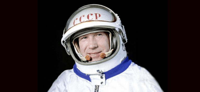 Выбери фото летчика космонавта кузбассовца который впервые в истории человечества