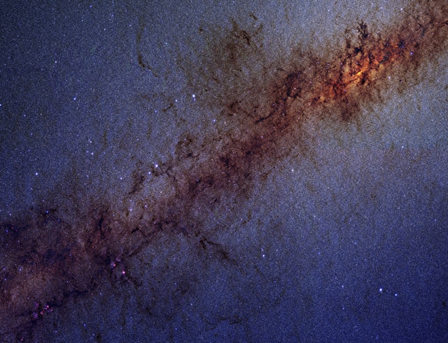 Галактический центр Млечного Пути в инфракрасном диапазоне.