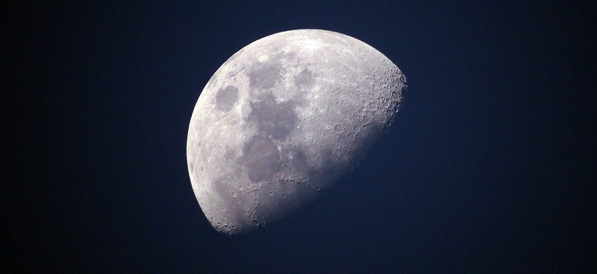 Почему Луна бывает разной